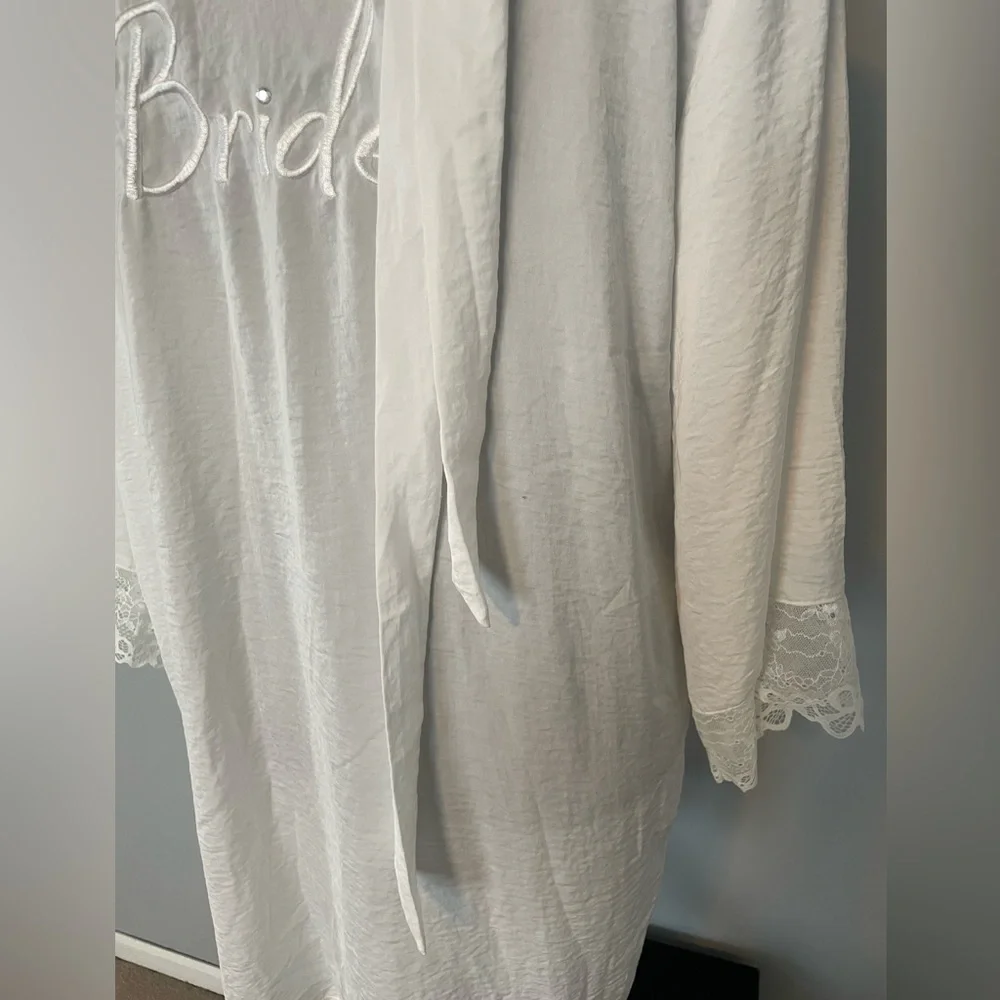 “Bride” Robe - Picture 5 of 7